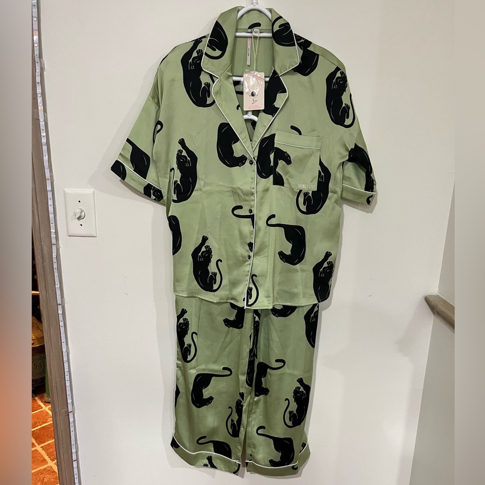 Lounge loft 2 pc green w panther print pajamas